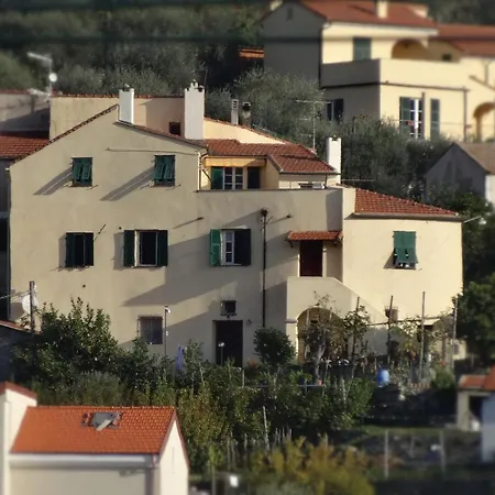 A Ca' Du Risso - Mansarda Con Terrazza - Sea & Outdoor For Families, Bikers And Climbers Apartman